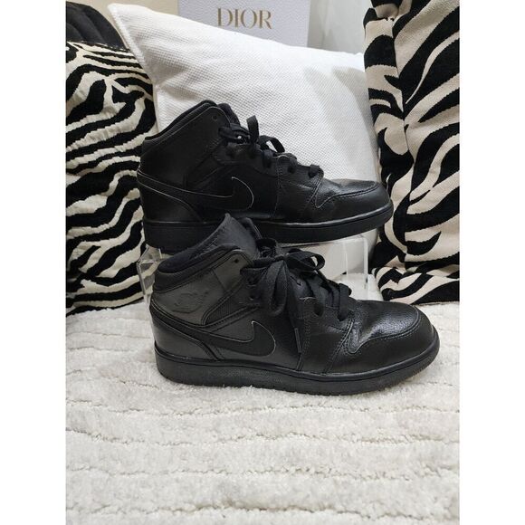 Jordan 1 Mid Triple Black 5.5Y - Picture 6 of 7